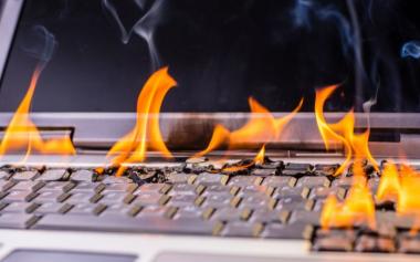 Nguy cơ cháy nổ tiềm tàng từ PC, Laptop tại các gia đình